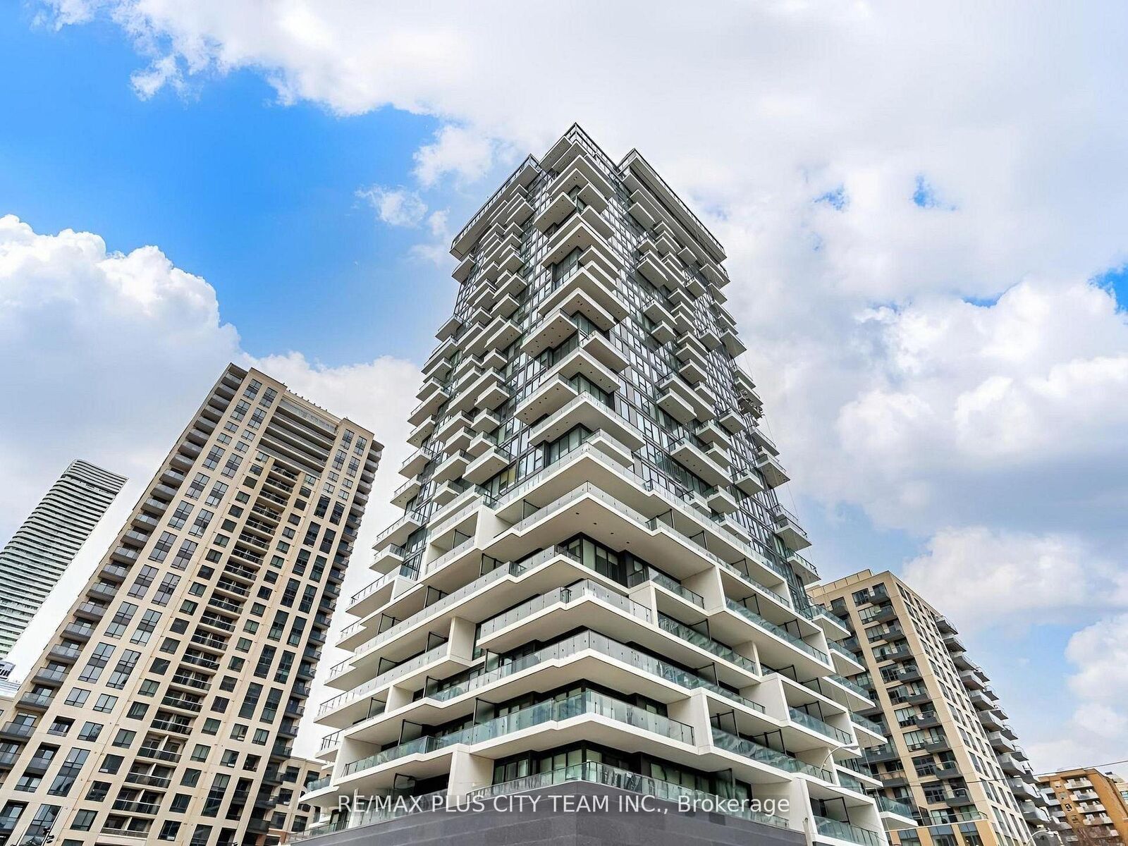 Property Photo:  77 Shuter Street 2210  ON M5B 0B8 