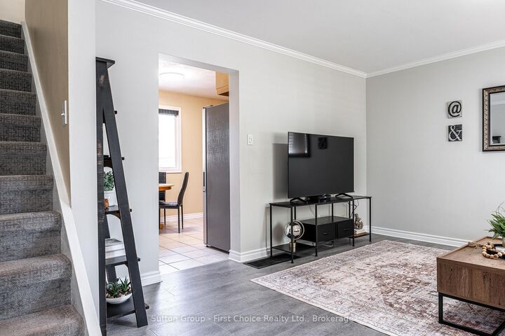Property Photo:  93 Kemp Crescent  ON N5A 5C2 