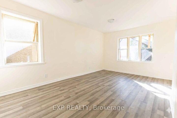 Property Photo:  288 Montreal Road 4  ON K1L 6B9 