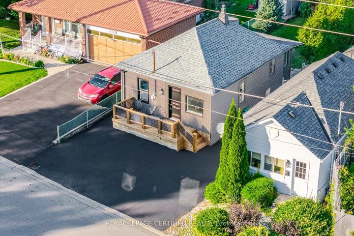 Property Photo:  1019 Ogden Avenue  ON L5E 2G4 