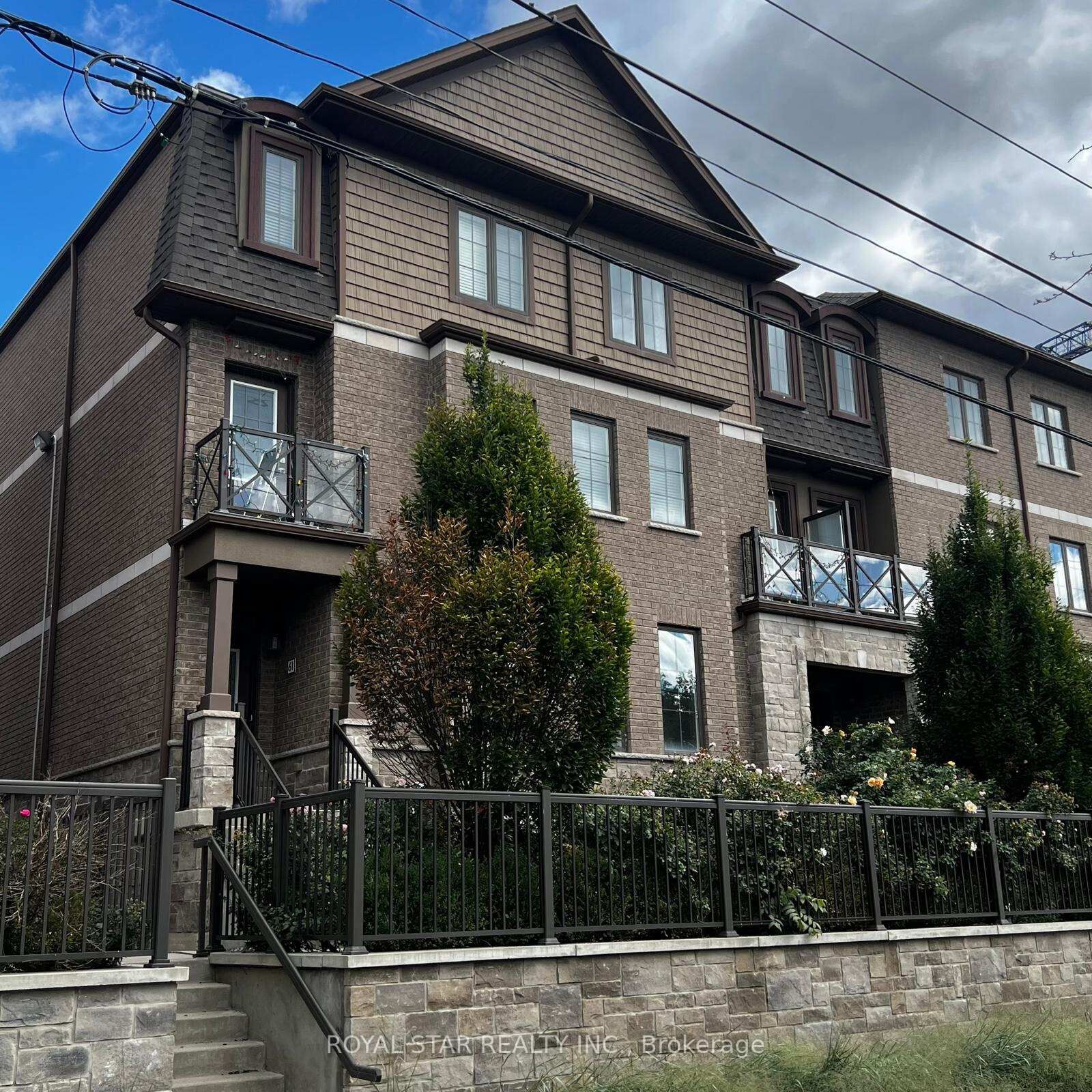 Property Photo:  445 Ontario Street S Street 61  ON L9T 9K5 