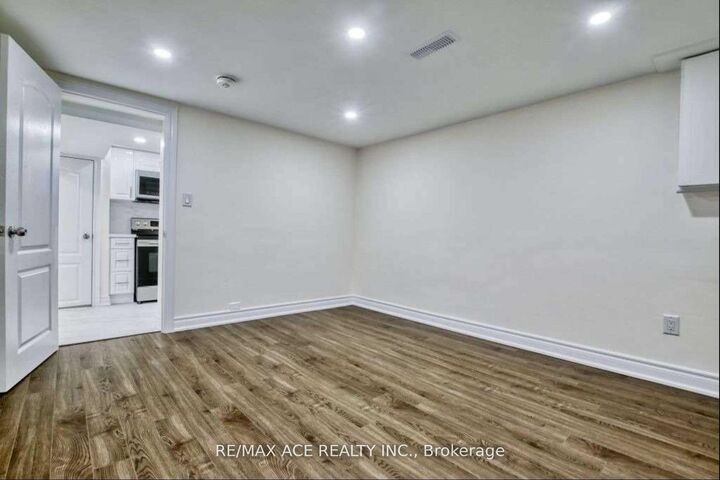 Property Photo:  17 Brewton Road Bsmt  ON M1G 1W2 