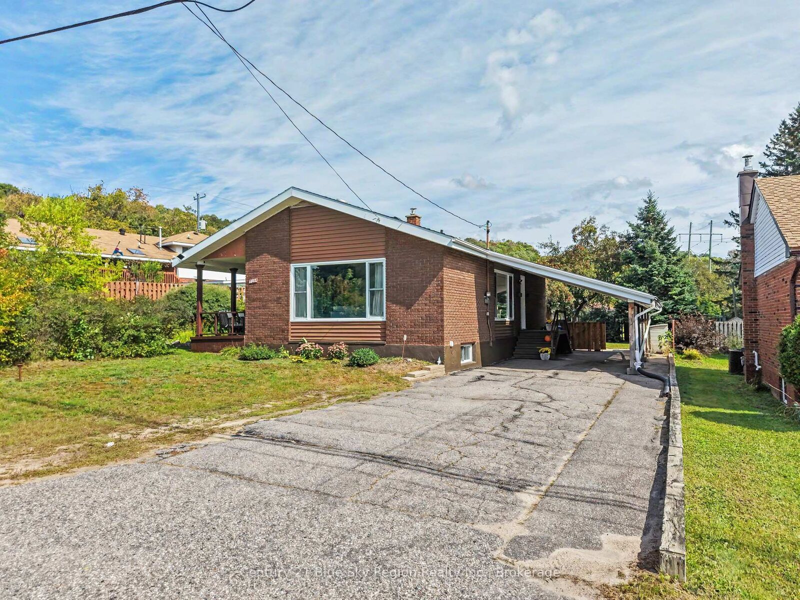 Property Photo:  1572 Chapais Street  ON P1B 6M4 