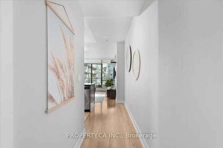 Property Photo:  438 King Street W 1204  ON M5V 3T9 