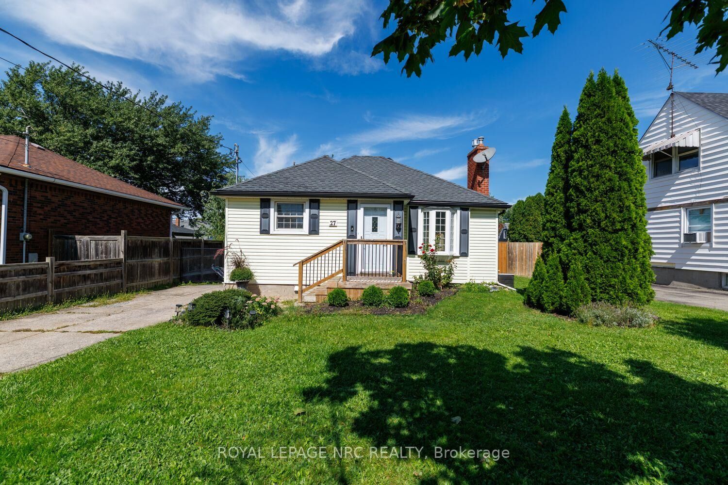 Property Photo:  27 Cedardale Avenue  ON L2P 1B2 