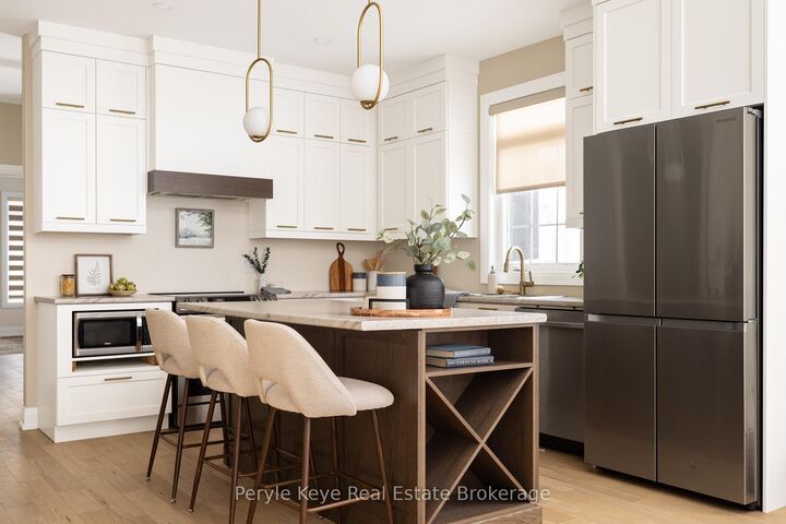 Property Photo:  2 Leeds Court  ON P1L 0B7 