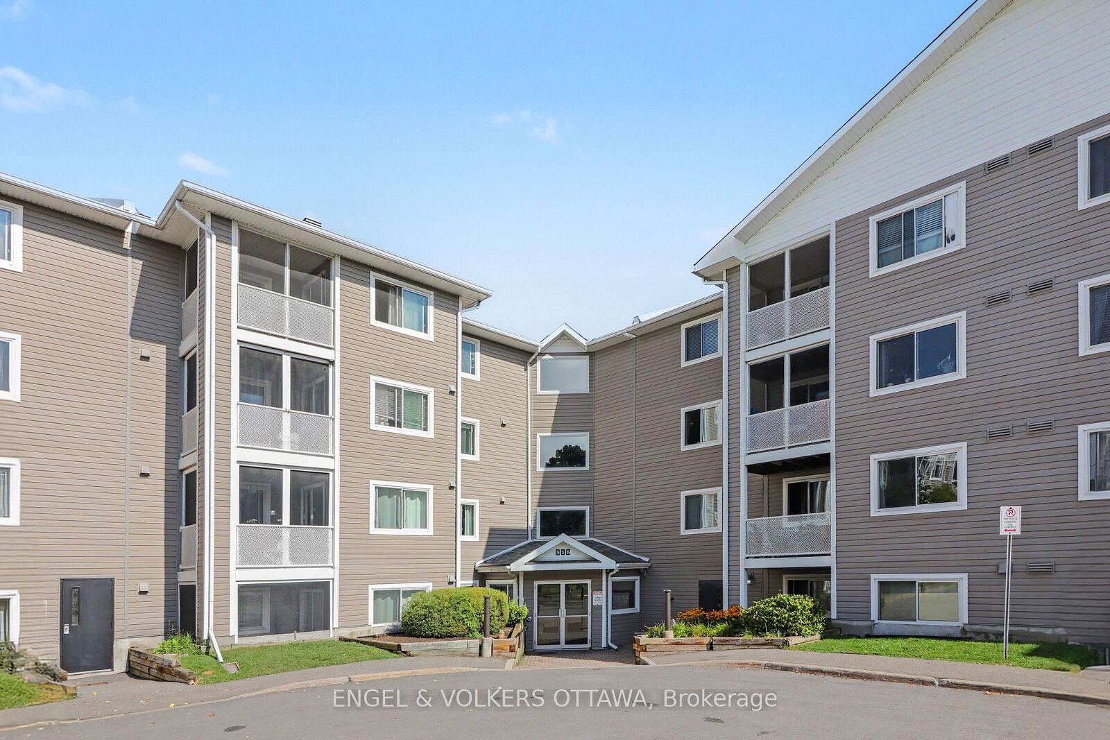 Property Photo:  316 Lorry Greenberg Drive 319  ON K1T 2P4 