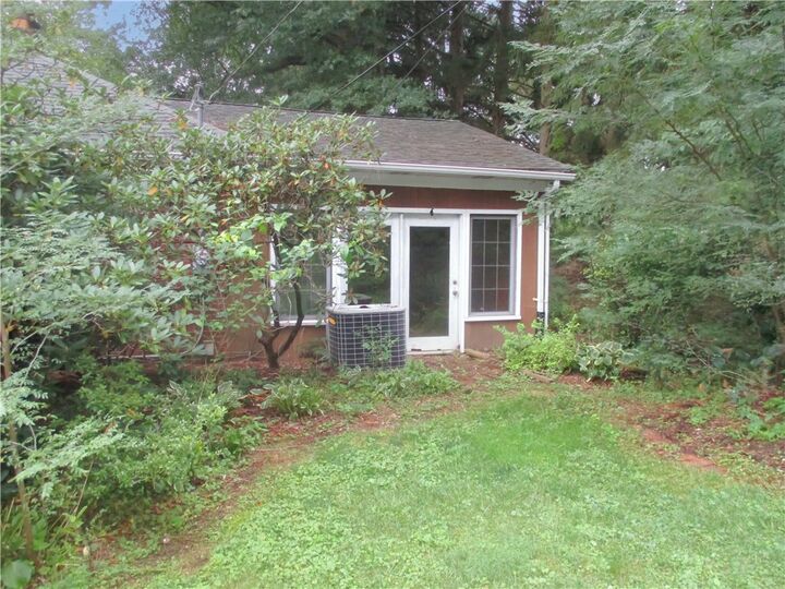 Property Photo:  201 Banbury Ln  PA 15065 