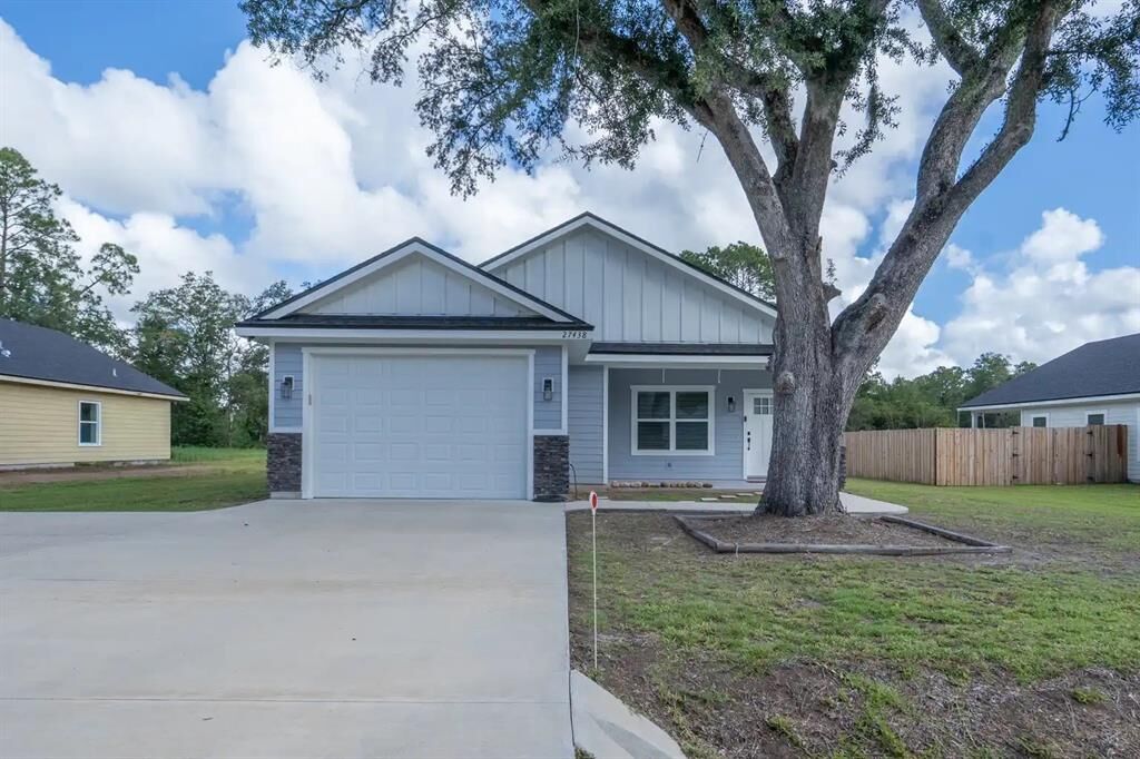 Property Photo: 27438 4th Avenue FL 32046