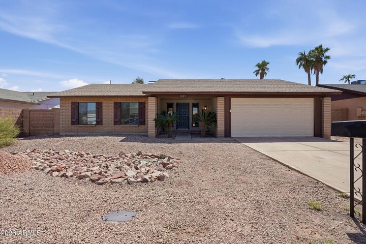 Property Photo:  1029 W Carter Drive  AZ 85282 