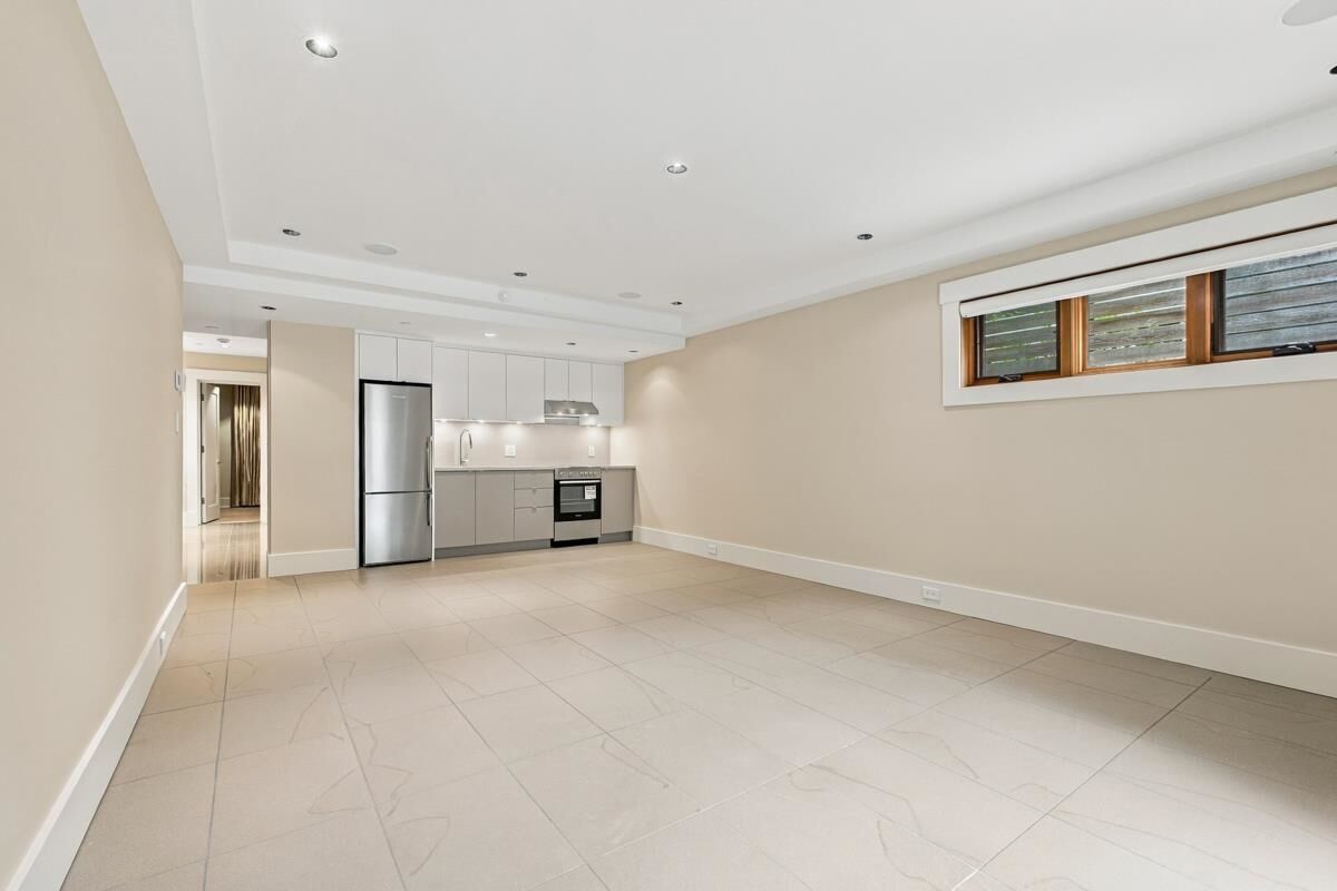 Property Photo:  1090A W 55th Avenue  BC V6P 1R1 