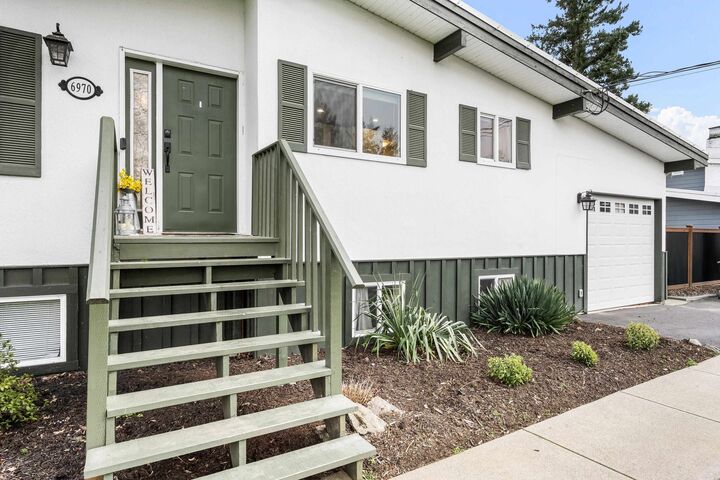 Photo de la propriété: 6970 Centennial Drive BC V2R 1J7