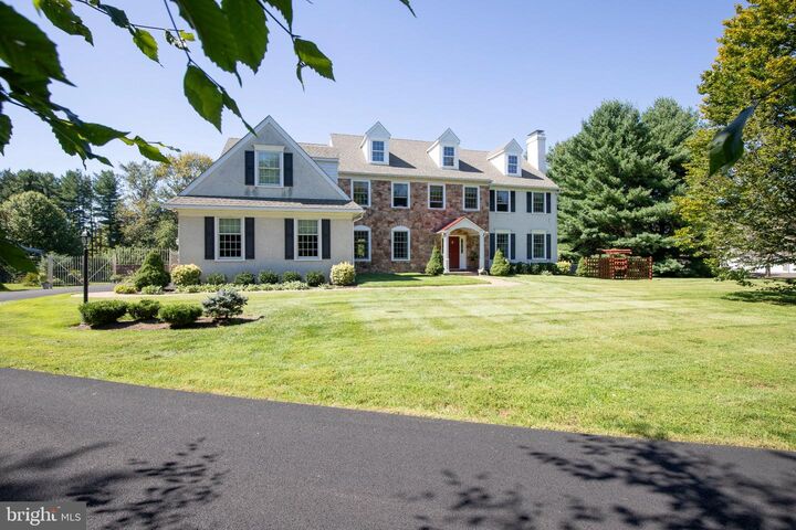 Property Photo:  13 Crestwood Circle  PA 18938 
