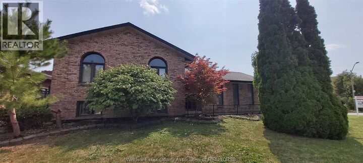 Property Photo: 8339 Kingston Crescent ON N8S 4R7