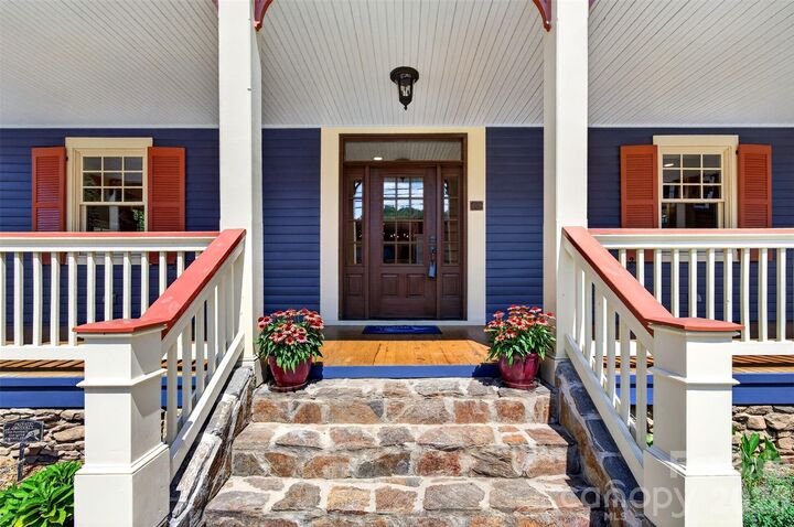 Property Photo: 39 S Main Street NC 28753