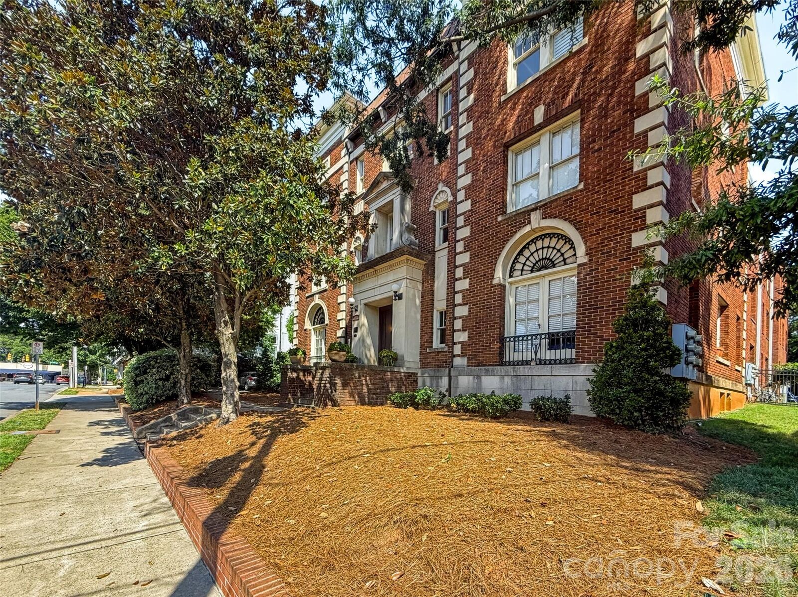 Property Photo:  712 Louise Avenue 203  NC 28204 
