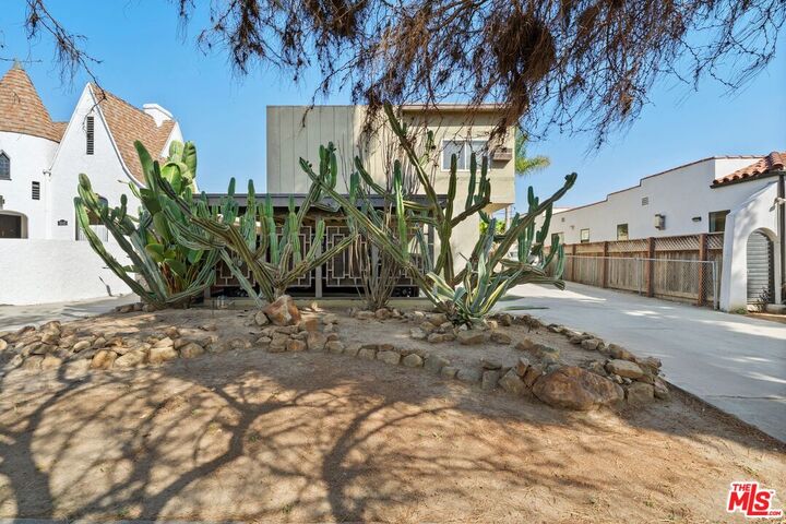 Property Photo: 1642 S Orange Dr CA 90019