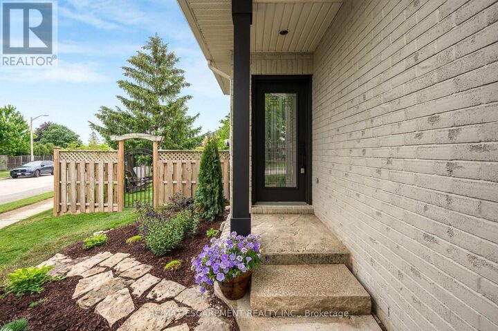 Property Photo:  4014 Jarvis Crescent  ON L7M 4K1 