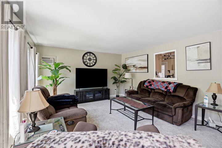 Property Photo:  133 Grosvenor Ave  ON P6B 2M2 