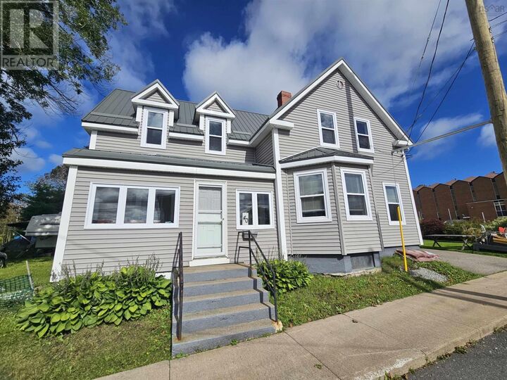 Property Photo:  40 Pleasant Street  NS B2A 1K9 