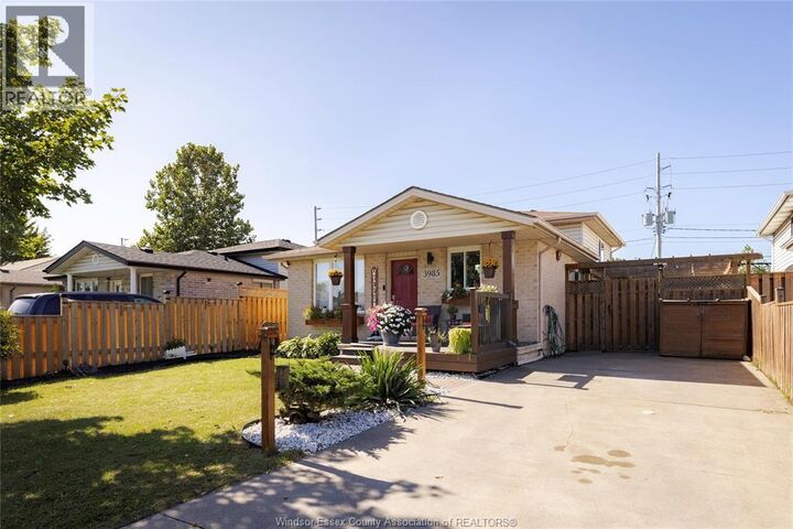 Property Photo:  3985 Acorn Crescent  ON N8W 5R2 