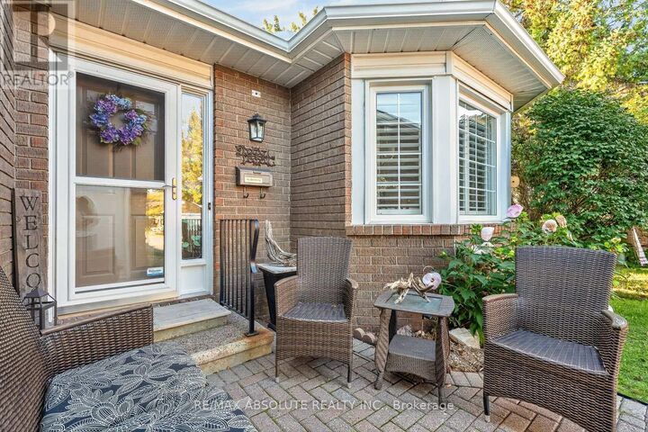 Property Photo:  12 Oyster Bay Court  ON K2S 1H3 