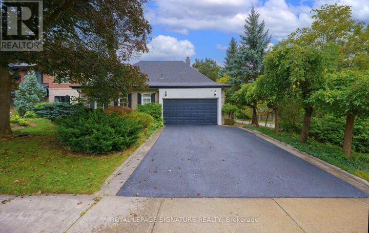 Property Photo:  46 Caravan Drive  ON M3B 1N3 