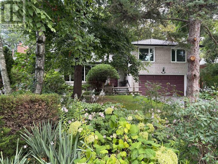 Property Photo:  3325 Enniskillen Circle  ON L5C 2M9 