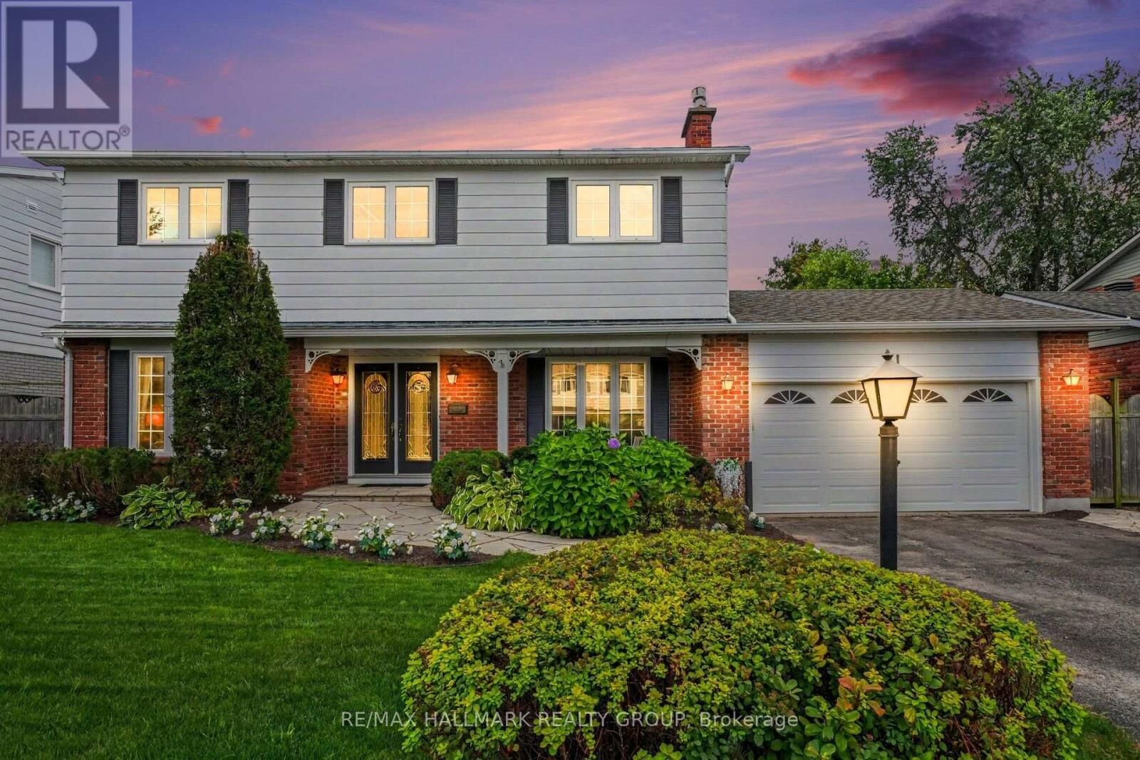 Property Photo:  41 Denewood Crescent  ON K2E 7G4 