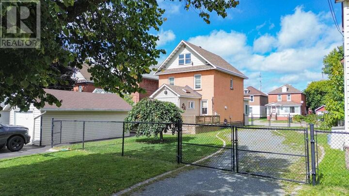 Property Photo: 122 Alexandra St ON P6A 1J4
