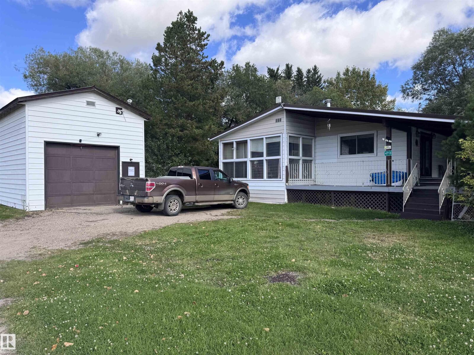Property Photo:  4713 51 Avenue  AB T0G 1W0 