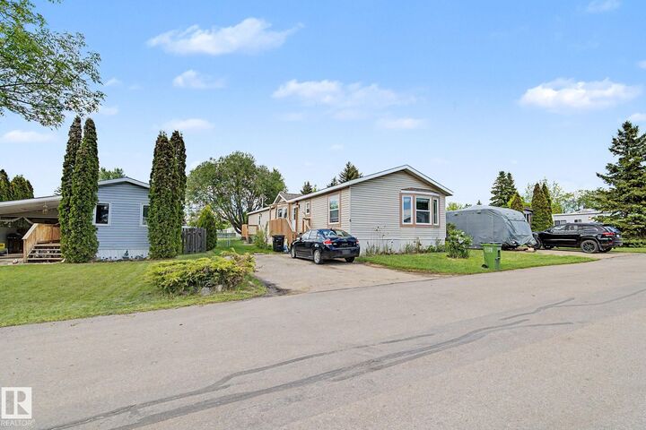Property Photo:  6 The Parkway NW  AB T6P 1C7 