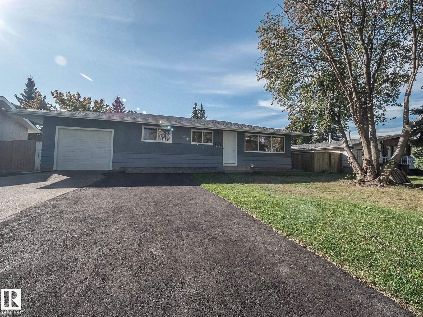 Property Photo:  6 Greenview Crescent  AB T8N 0T1 