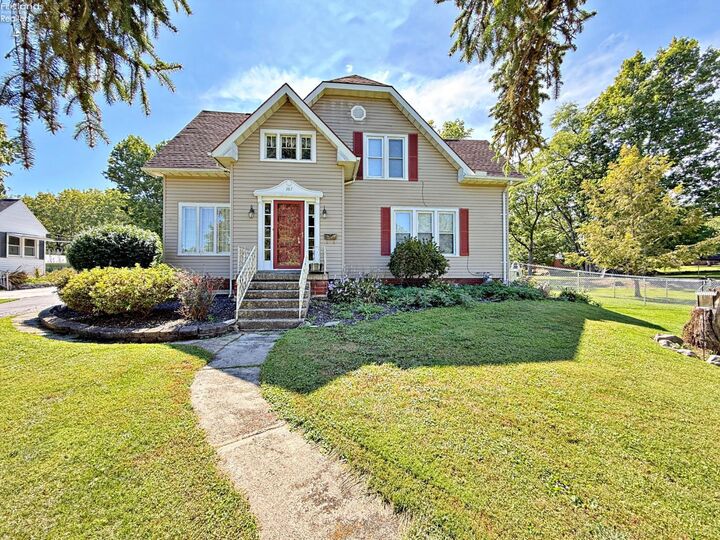 Property Photo:  387 W Market St  OH 44883 