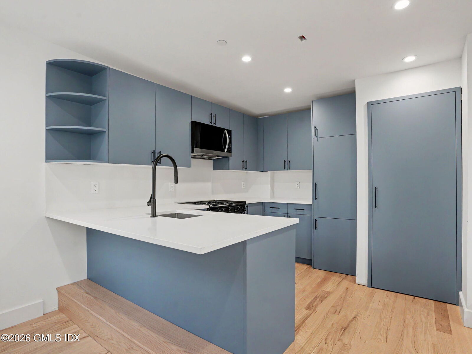 Property Photo:  18-20 Greenwich Avenue 3-1  CT 06830 