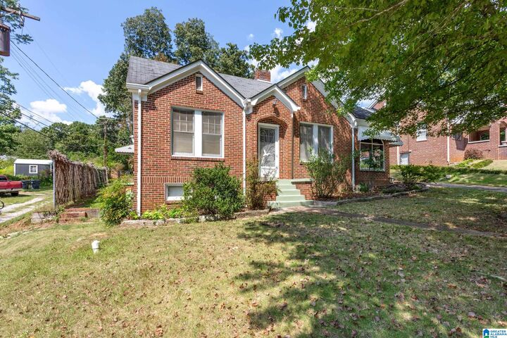 Property Photo: 2124 Woodland Avenue AL 36207