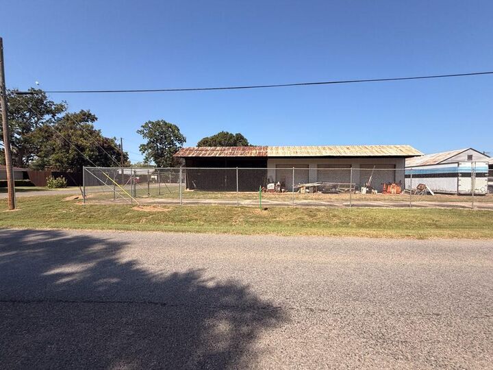 Property Photo: 900 Spring Street TX 78934