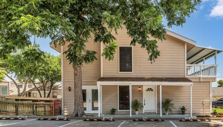 Property Photo:  132 April Point Drive N  TX 77356 