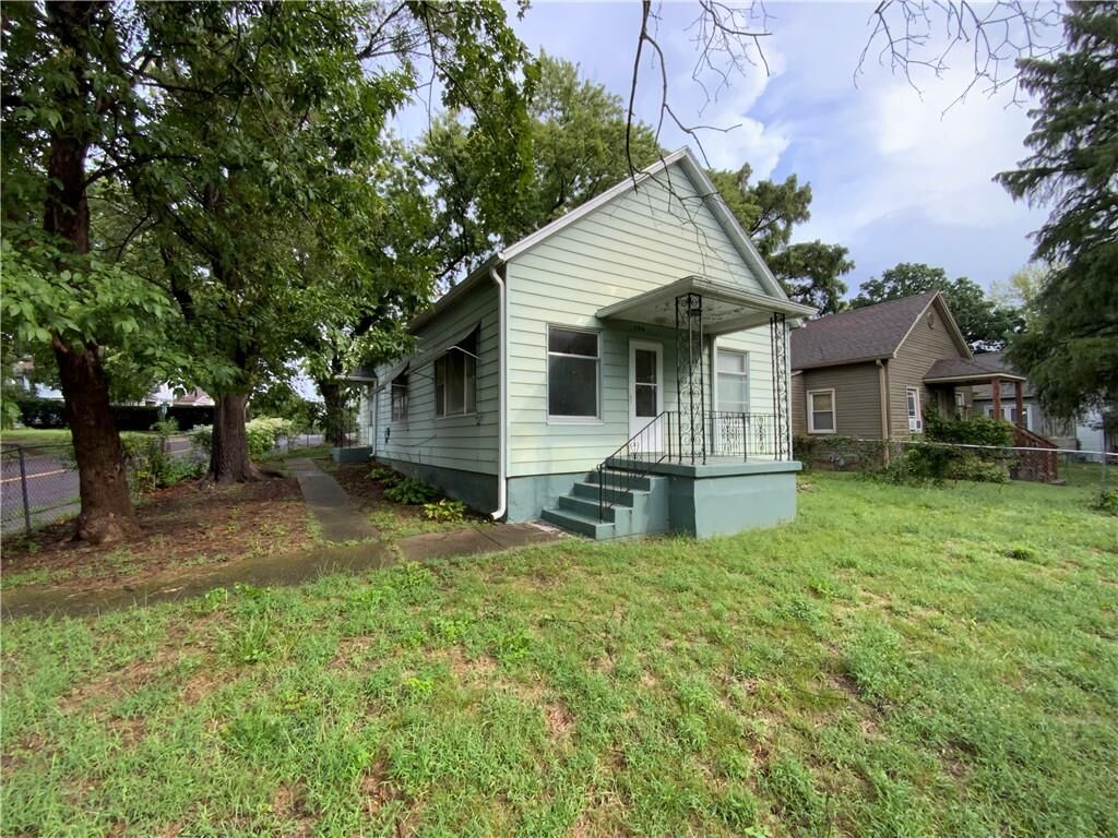 Property Photo: 506 Vine Street KS 66048