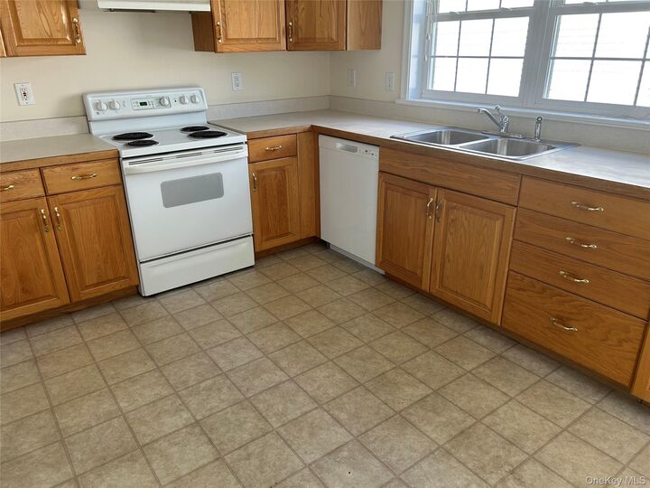Property Photo:  30 Woodside Avenue 30  NY 10604 