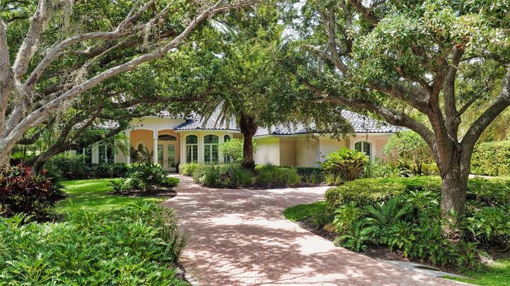 Property Photo:  402 Macewen Drive  FL 34229 