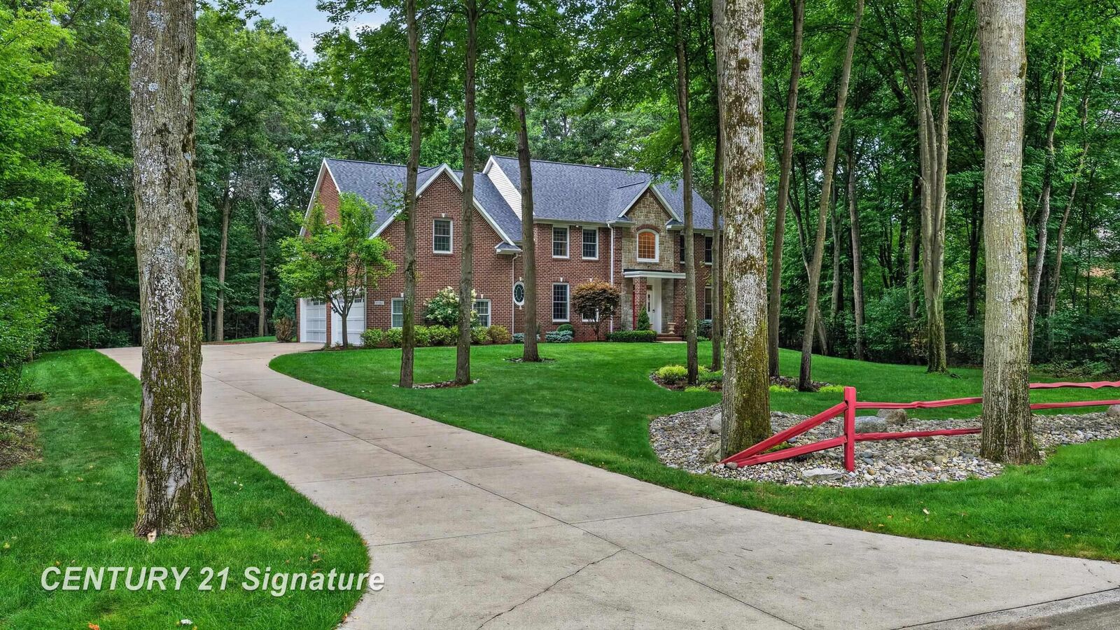 Property Photo:  2384 E Cardinal Drive  MI 48642 