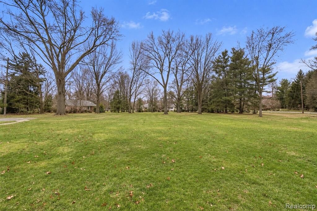Property Photo:  6606 Vachon Court  MI 48301 2937 