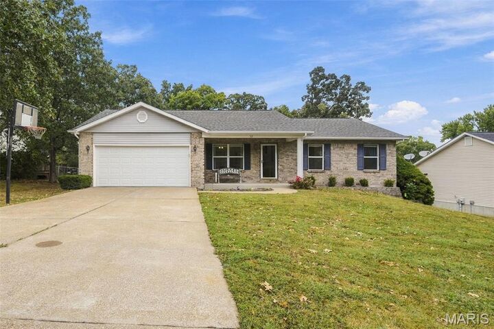 Property Photo: 52 E Lakeview Drive MO 63020