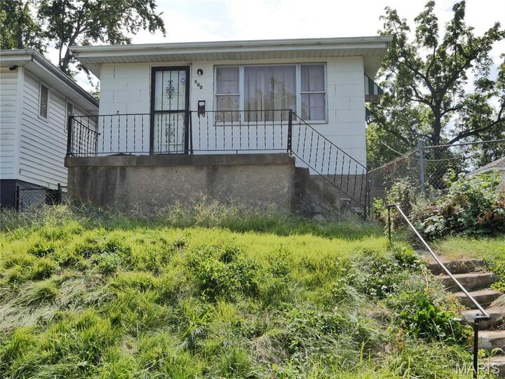 Property Photo:  900 Harlan Avenue  MO 63147 