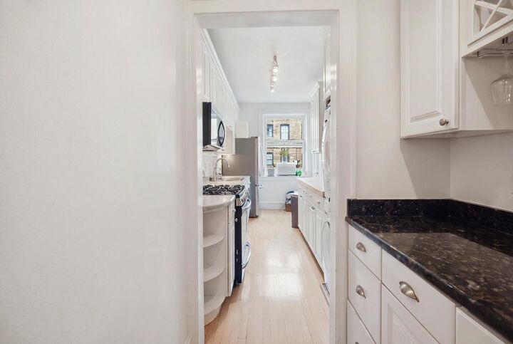 Property Photo:  826 Judson Avenue 2  IL 60202 