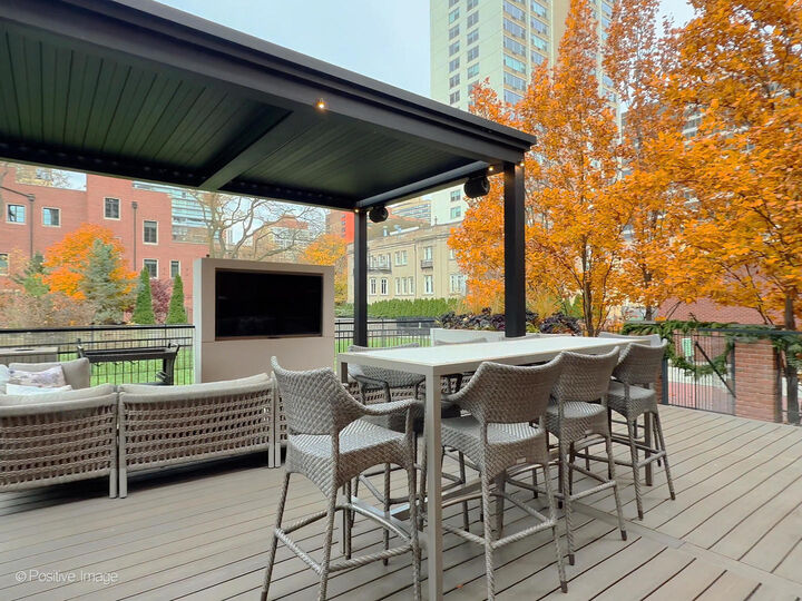 Property Photo: 3024 N Lake Shore Drive IL 60657