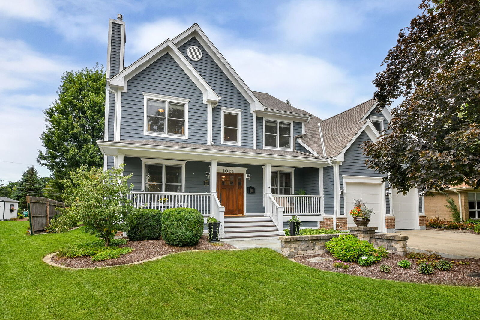 Property Photo:  1028 Shady Lane  IL 60137 