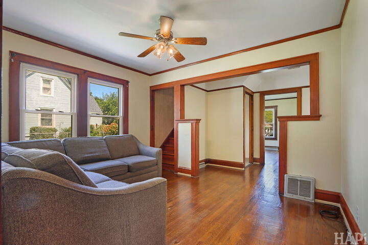 Property Photo:  825 N Ash Street  IL 60085 