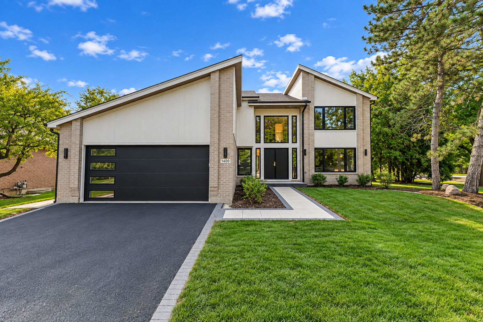 Property Photo: 1400 Kingsport Court IL 60062